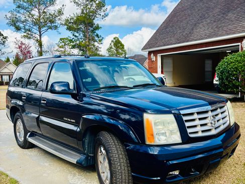 Used 2004 Cadillac Escalade 2WD image 1