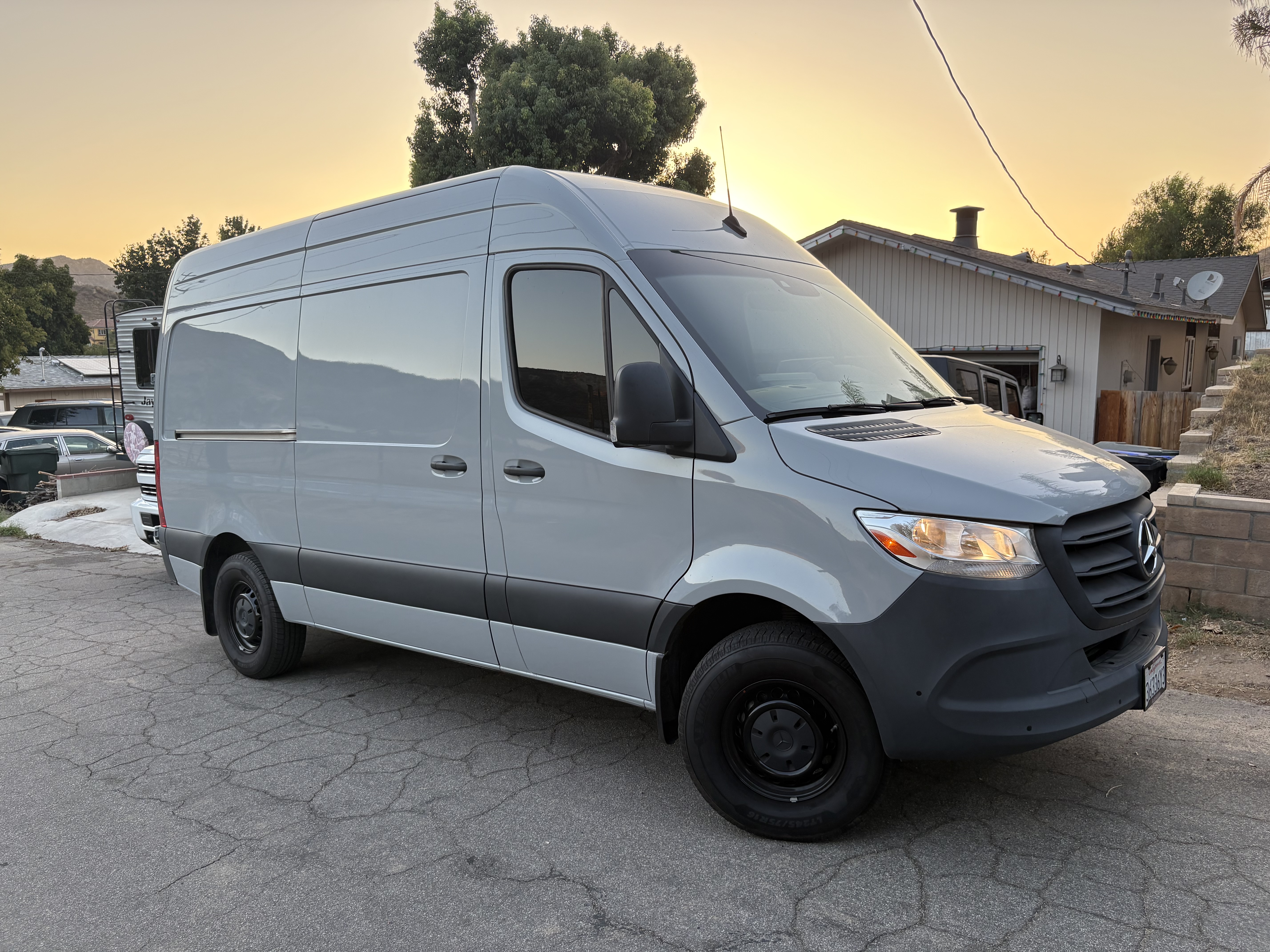 Used 2023 Mercedes-Benz Sprinter 2500 image 1