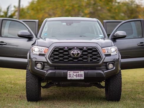 Used 2020 Toyota Tacoma SR5 image 10