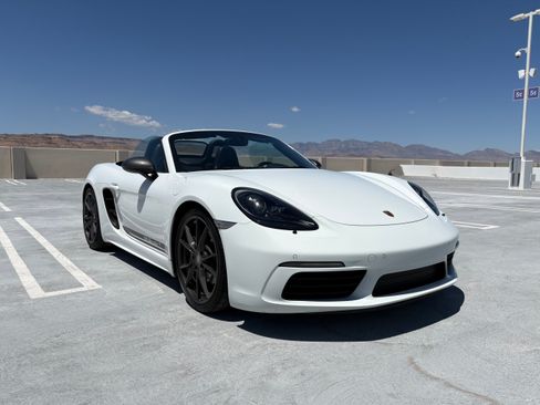 Used 2021 Porsche 718 Boxster RWD image 1