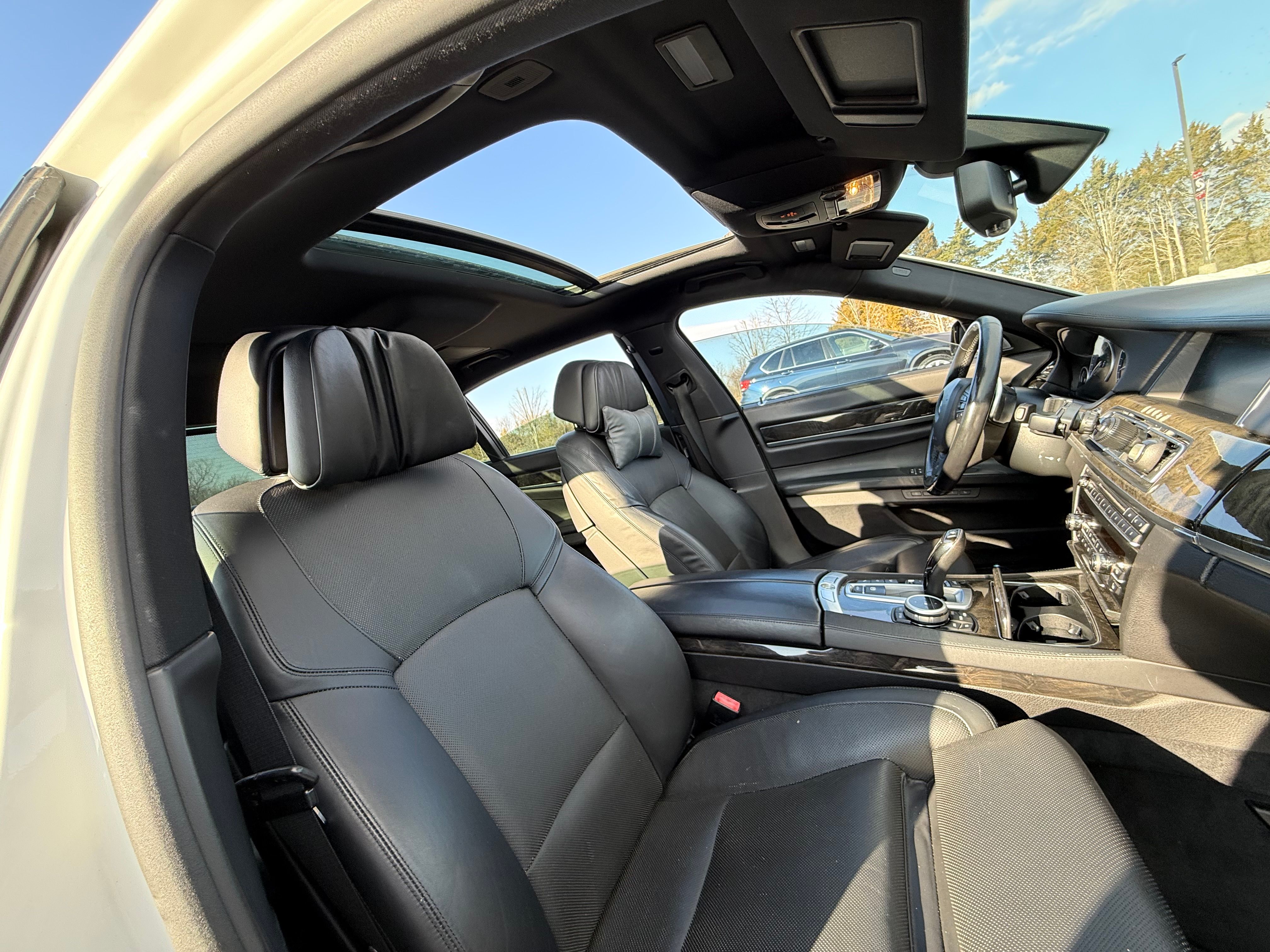 Used 2013 BMW 750Li xDrive AWD/4WD image 24