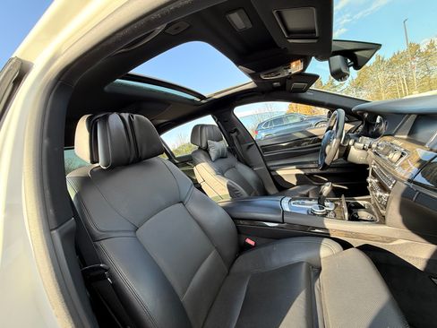 Used 2013 BMW 750Li xDrive image 24