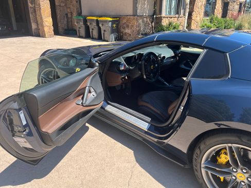 Used 2022 Ferrari 812 GTS RWD image 12