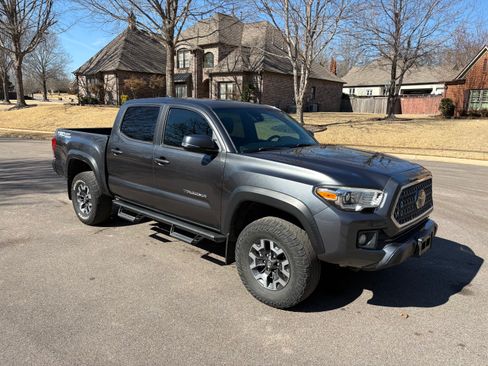 Used 2019 Toyota Tacoma TRD Off-Road image 4