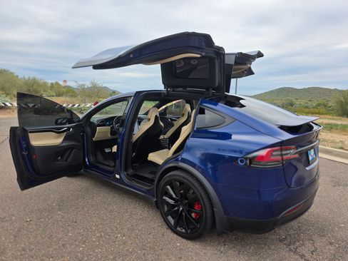 Used 2016 Tesla Model X P90D image 8