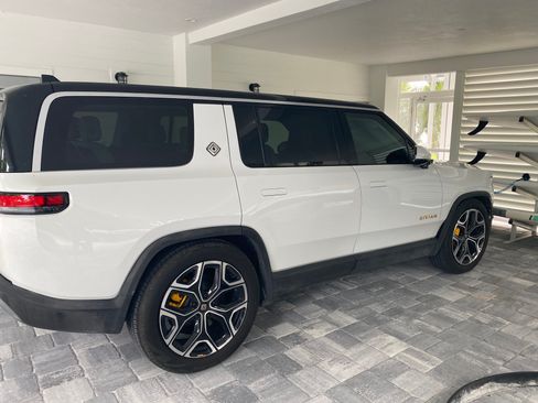 Used 2024 Rivian R1S Adventure image 5