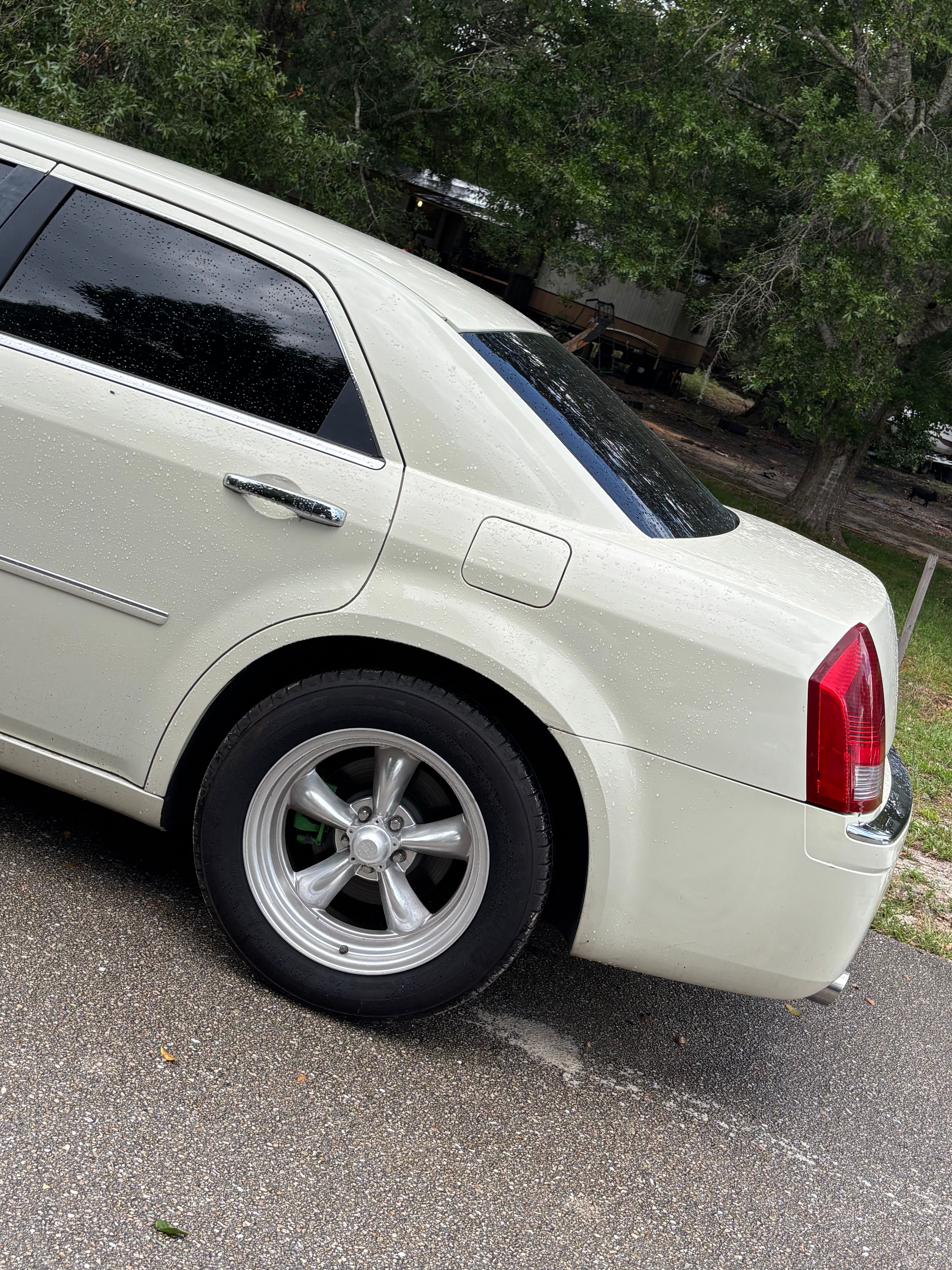 Used 2005 Chrysler 300 C w/ Protection Group II RWD image 5