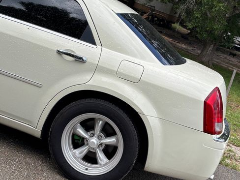 Used 2005 Chrysler 300 C w/ Protection Group II RWD image 5