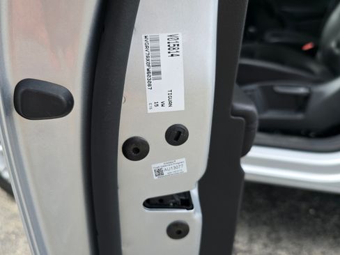 Used 2015 Volkswagen Tiguan SE image 10