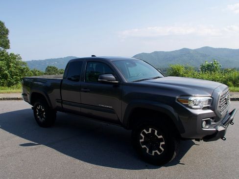 Used 2020 Toyota Tacoma TRD Off-Road AWD/4WD image 5