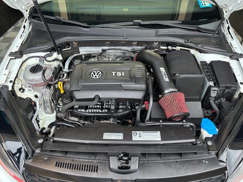 Used 2017 Volkswagen GTI SE FWD image 29