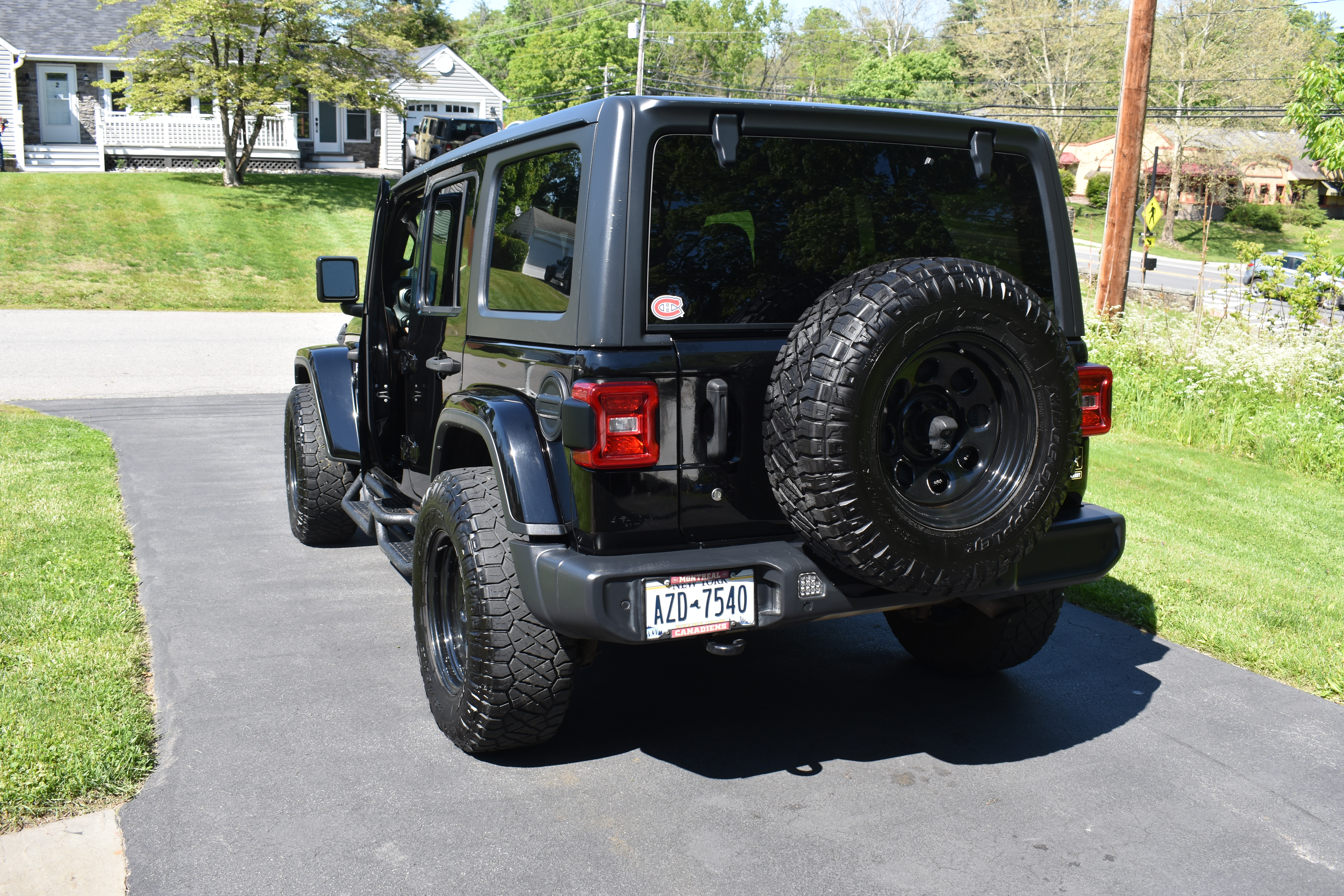 Used 2019 Jeep Wrangler Unlimited Sahara w/ Dual Top Group AWD/4WD image 2