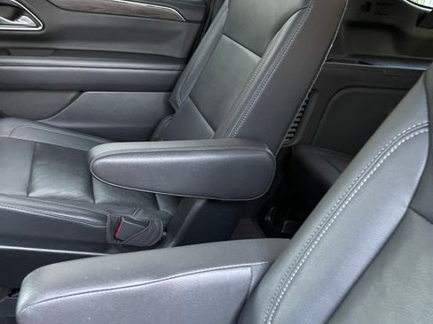 Used 2021 Chevrolet Suburban LT w/ LT Signature Plus Package image 12