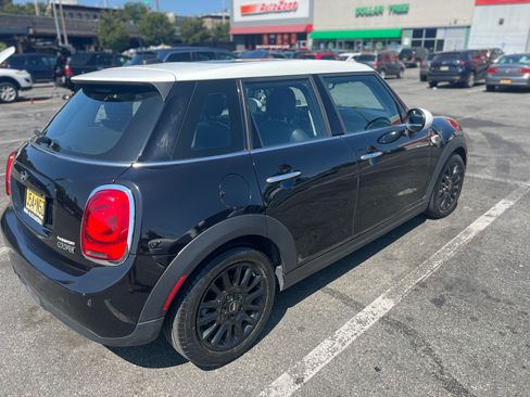 Used 2019 MINI Cooper 4-Door Hardtop image 5