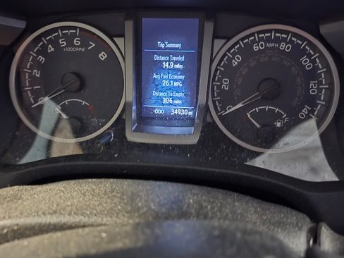 Used 2018 Toyota Tacoma SR5 w/ Four Season Floor Mat Package RWD image 10