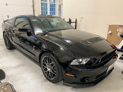 Used 2011 Ford Mustang Shelby GT500 w/ SVT Performance Pkg image 4