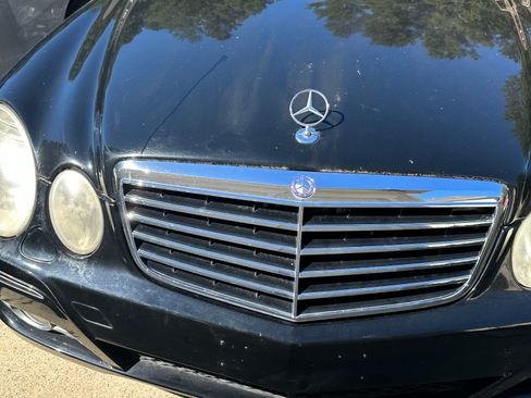 Used 2008 Mercedes-Benz E 350 E 350 Sedan 4D image 2