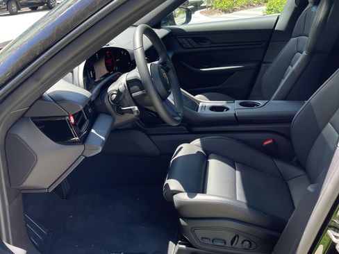 Used 2022 Porsche Taycan image 11