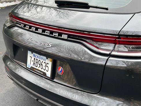 Used 2022 Porsche Panamera 4S w/ Premium Package image 17