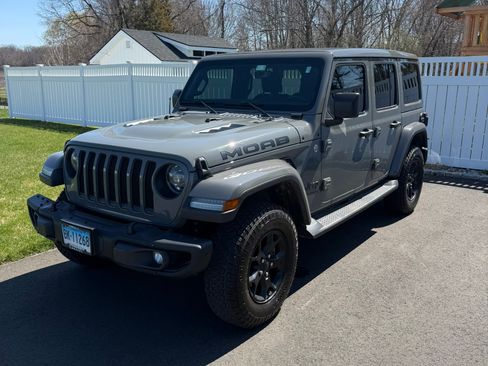 Used 2019 Jeep Wrangler Unlimited Sahara w/ Quick Order Package 24M Moab image 5