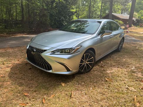 Used 2025 Lexus ES 300h w/ Premium Package image 5