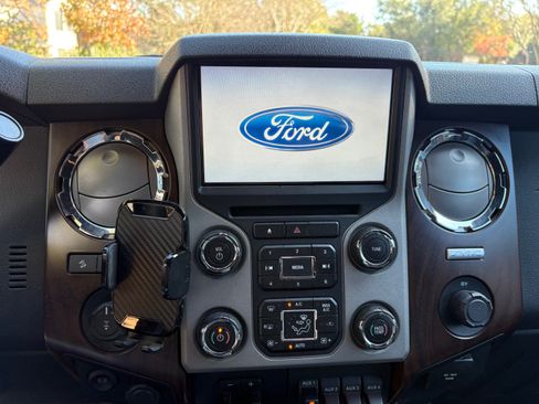 Used 2015 Ford F250 Lariat w/ Lariat Ultimate Package image 15