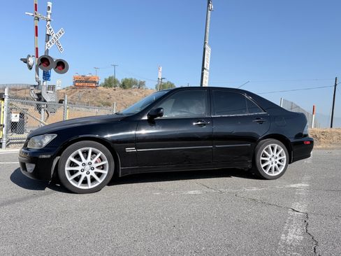 Used 2003 Lexus IS 300 RWD image 1