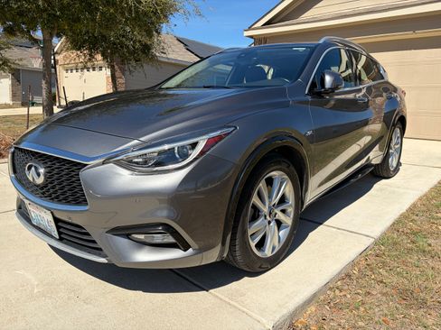 Used 2017 INFINITI QX30 Premium w/ Navigation Package image 1