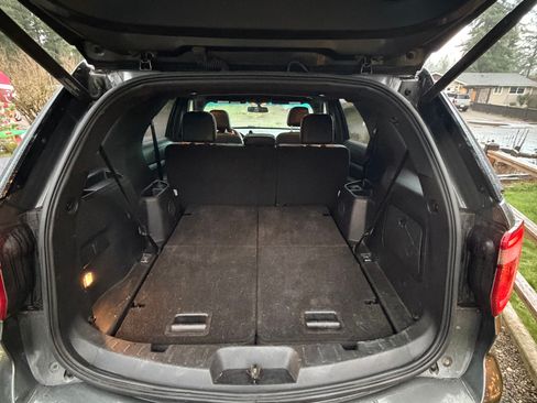 Used 2016 Ford Explorer XLT w/ Equipment Group 202A image 6