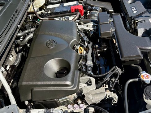 Used 2021 Toyota RAV4 LE image 20