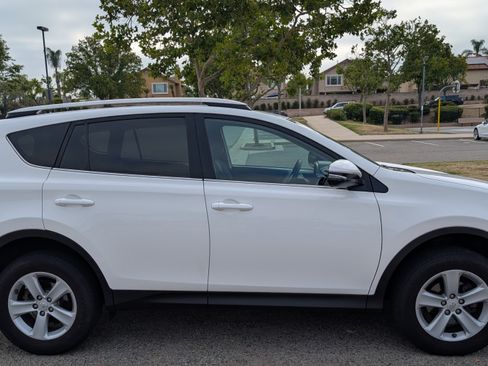 Used 2013 Toyota RAV4 XLE FWD image 12