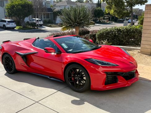 Used 2025 Chevrolet Corvette Z06 RWD image 3