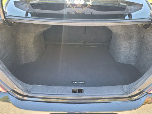 Used 2015 Nissan Versa SV image 11