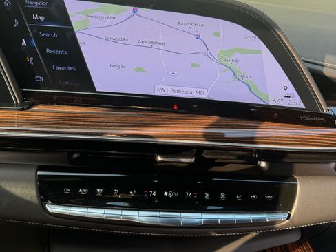 Used 2023 Cadillac Escalade Premium Luxury image 6