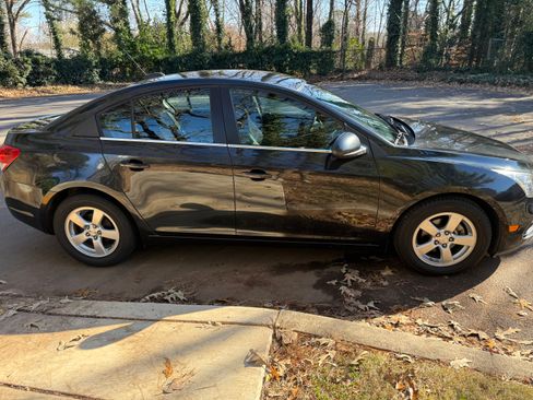Used 2015 Chevrolet Cruze LT w/ Technology Package image 8