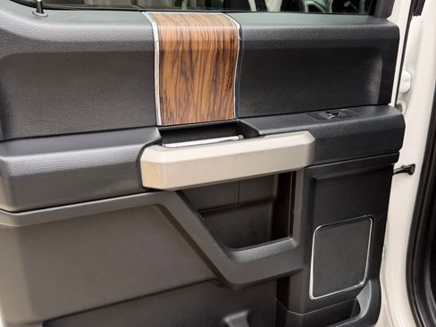 Used 2019 Ford F150 Lariat w/ Equipment Group 502A Luxury image 8