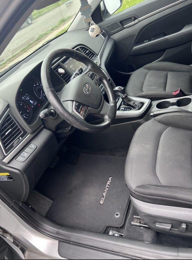 Used 2017 Hyundai Elantra Value Edition FWD image 11