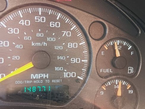 Used 2001 Chevrolet Blazer LS w/ Preferred Equipment Group image 2