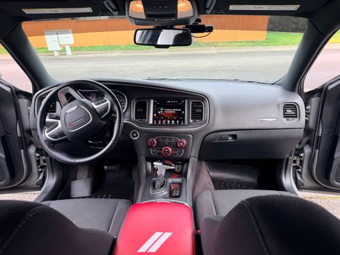 Used 2017 Dodge Charger SXT image 5