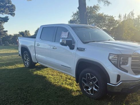 Used 2022 GMC Sierra 1500 SLT image 1