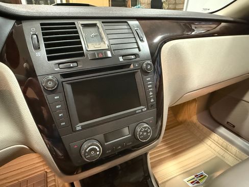 Used 2010 Cadillac DTS Premium w/ Driver Awareness Package FWD image 21