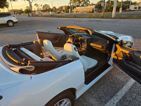 Used 1999 Chevrolet Camaro Z28 w/ SS Performance/Appearance Pkg image 18