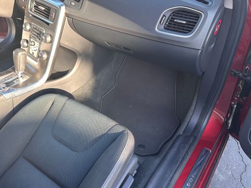 Used 2012 Volvo S60 T5 image 10