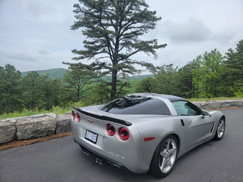 Used 2006 Chevrolet Corvette Coupe w/ Preferred Equipment Group image 8