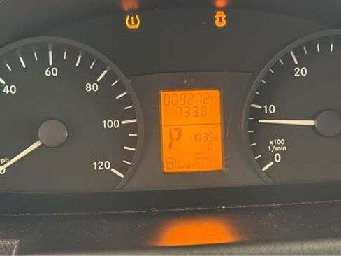 Used 2016 Mercedes-Benz Sprinter 2500 image 9