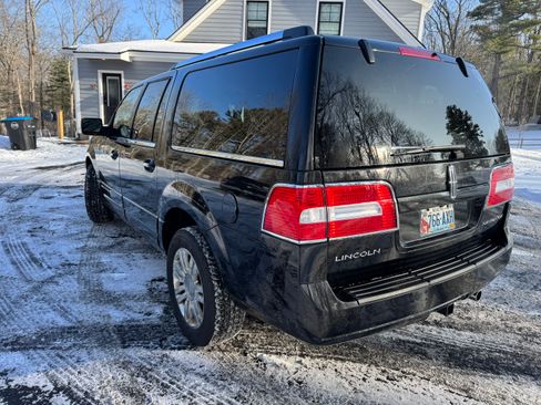 Used 2011 Lincoln Navigator L Sport Utility 4D image 5