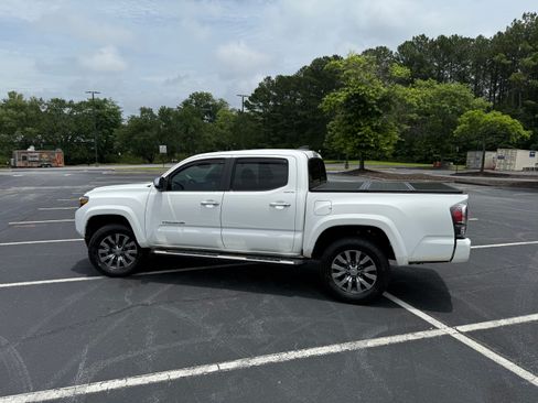 Used 2020 Toyota Tacoma Limited RWD image 2