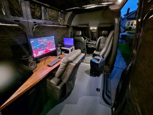 Used 2023 Mercedes-Benz Sprinter 2500 image 17