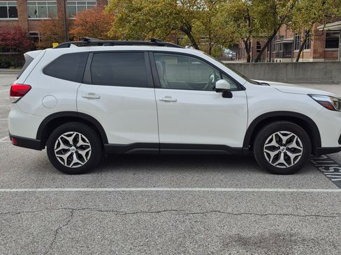 Used 2019 Subaru Forester Premium image 4