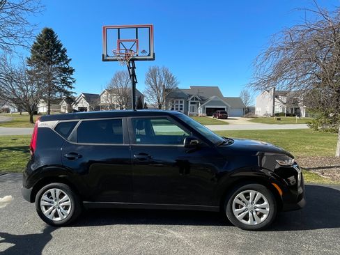 Used 2020 Kia Soul LX image 11